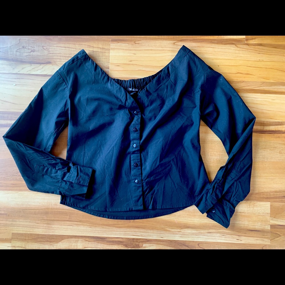 Women’s L off the shoulder black blouse NWT